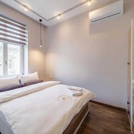 Royal On Kovzhyna 6 Lviv