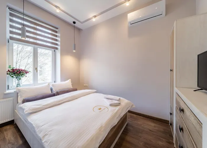 Royal On Kovzhyna 6 리비프